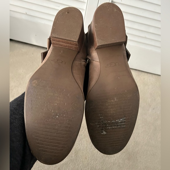 Leather UGG boots - Picture 8 of 8